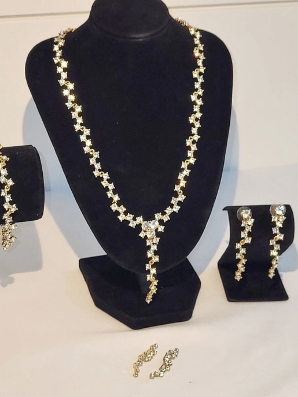 Gold Rhinestone Jewelry Set Like New